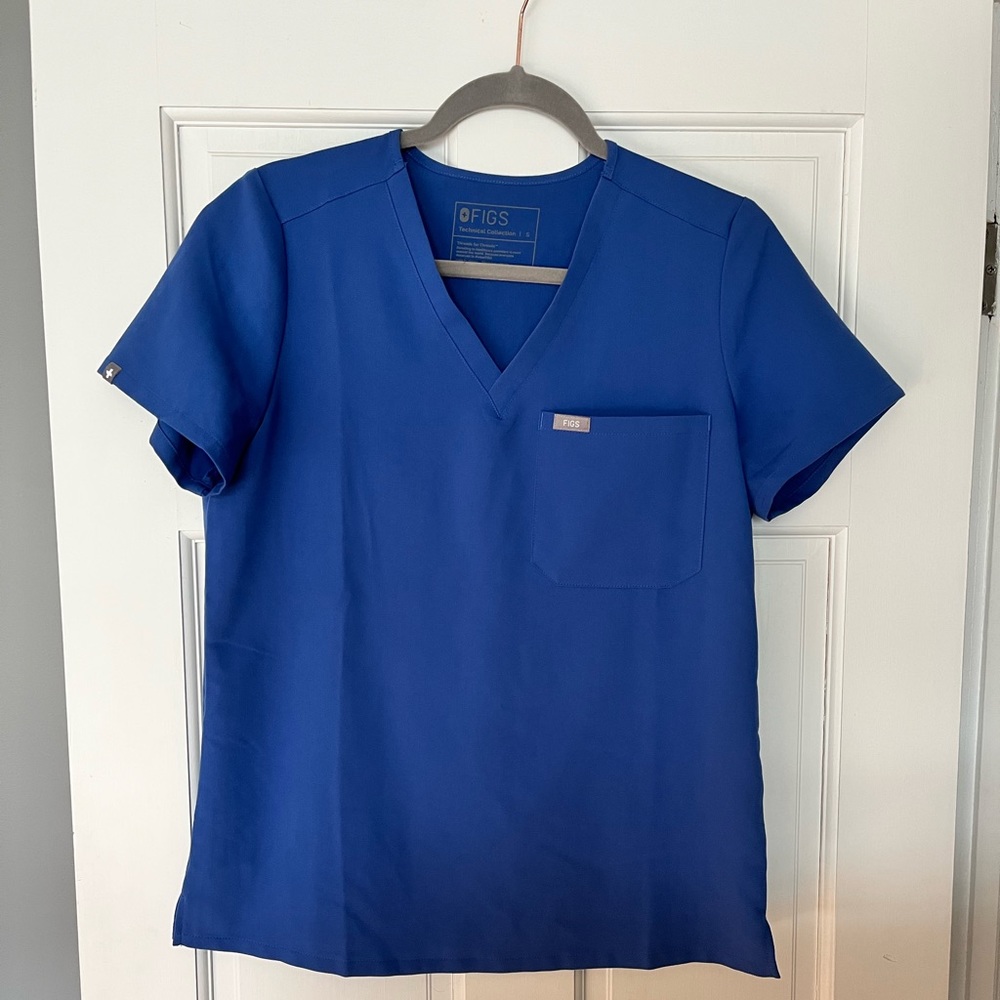 FIGS Limited Edition Caterina One Pocket Scrub Top in Denim. Size Small.